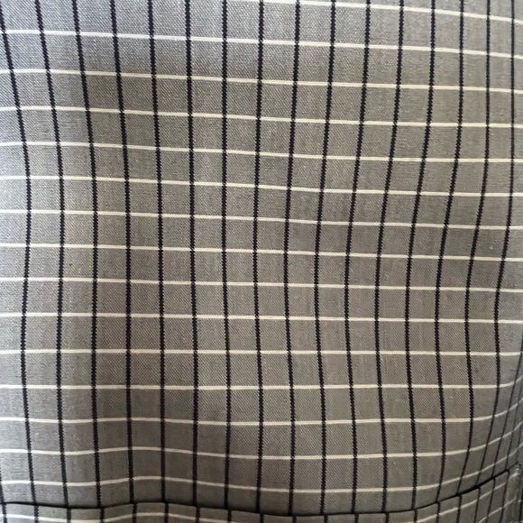 Jos A Bank mens button down shirt. No tags, but this has never been worn. - Picture 4 of 5